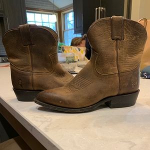 Frye Billy Short Leather Western Bootie 7B